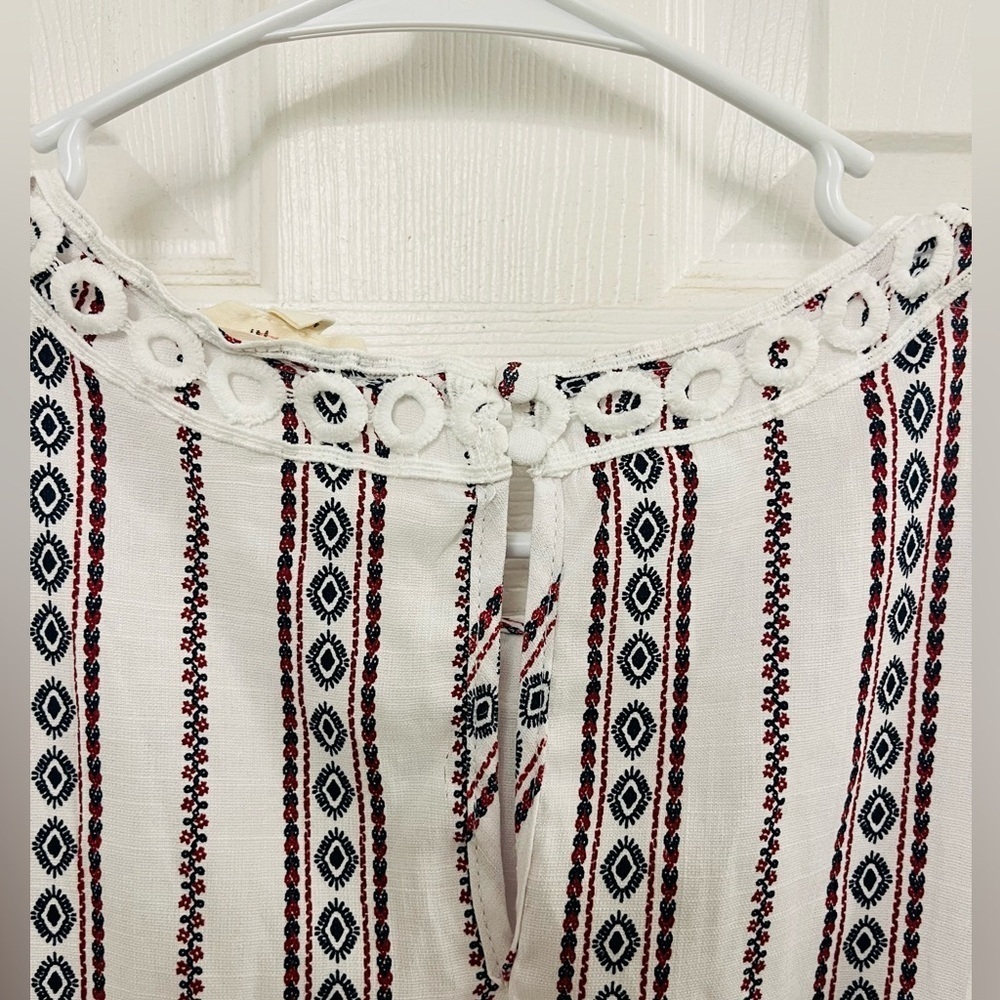 E Hanger M Red Blue Elastic Waist Eyelet Keyhole  Blouse Top Size L - Picture 2 of 8